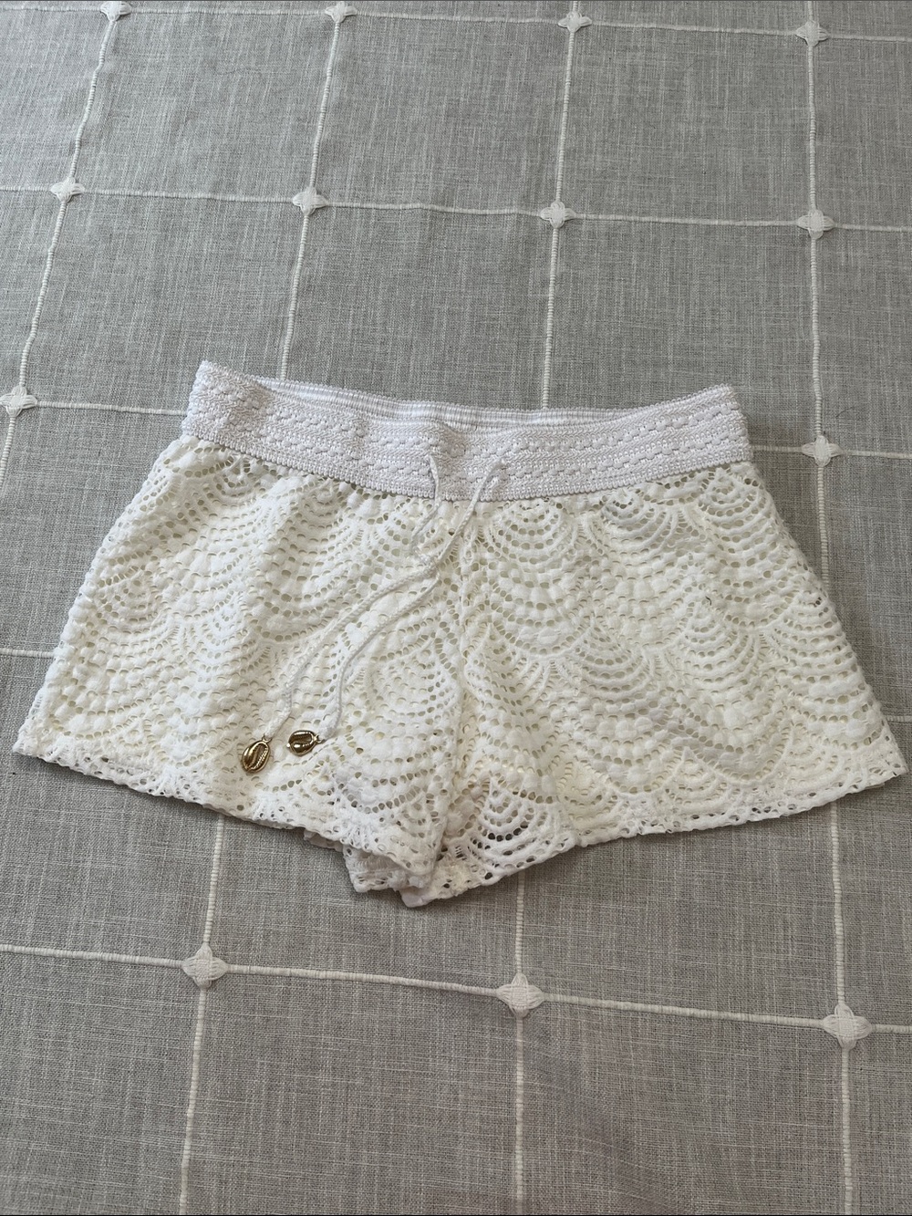 LILLY PULITZER White Crochet Lace Shorts with Gold-Tip